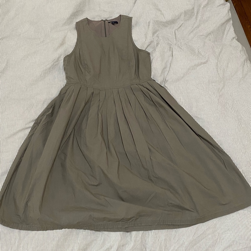 Beautiful Crisp Cotton Gray Dress, Gap, size 2 - Picture 2 of 5